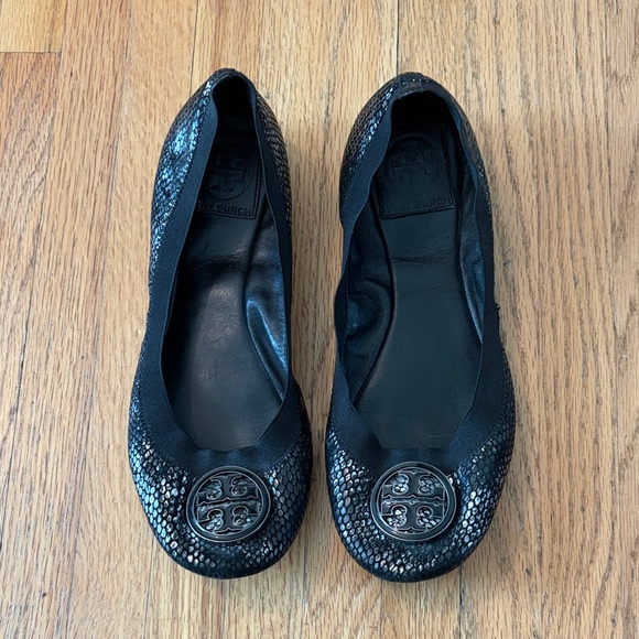 Tory Burch Caroline Plated Snake Skin Flats - Picture 1 of 11